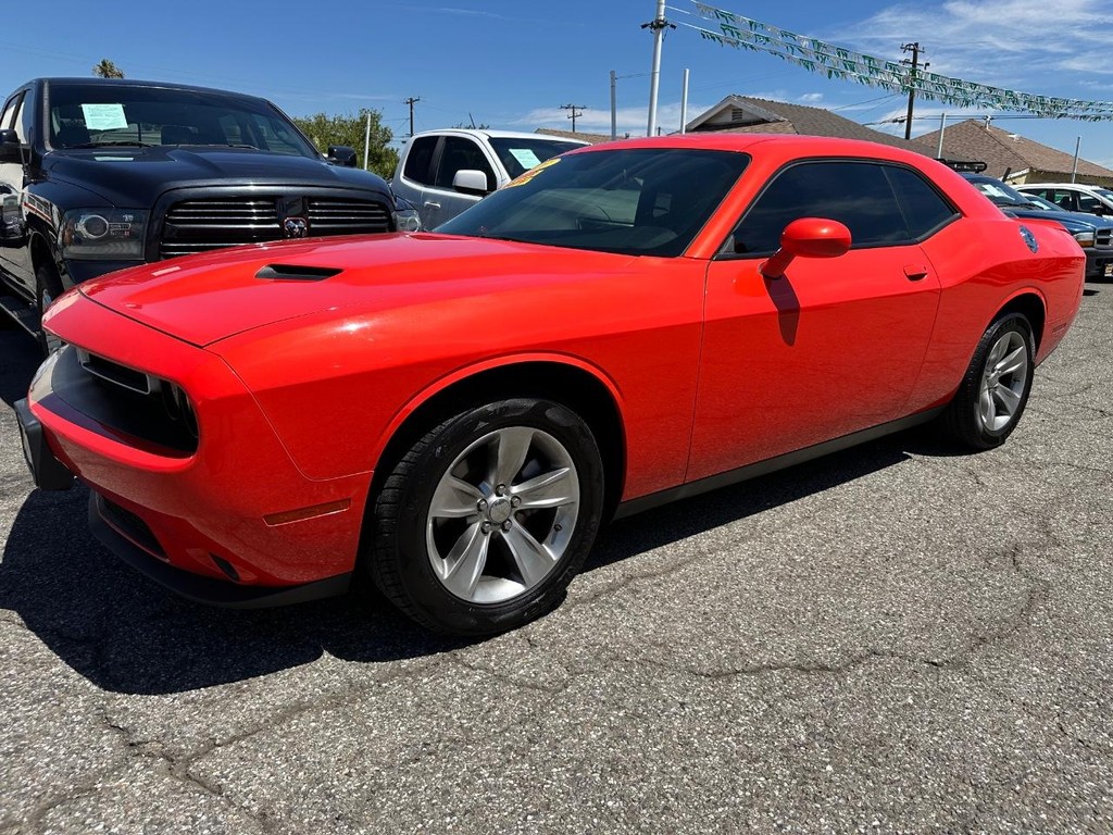 Dodge Challenger Vehicle Full-screen Gallery Image 12