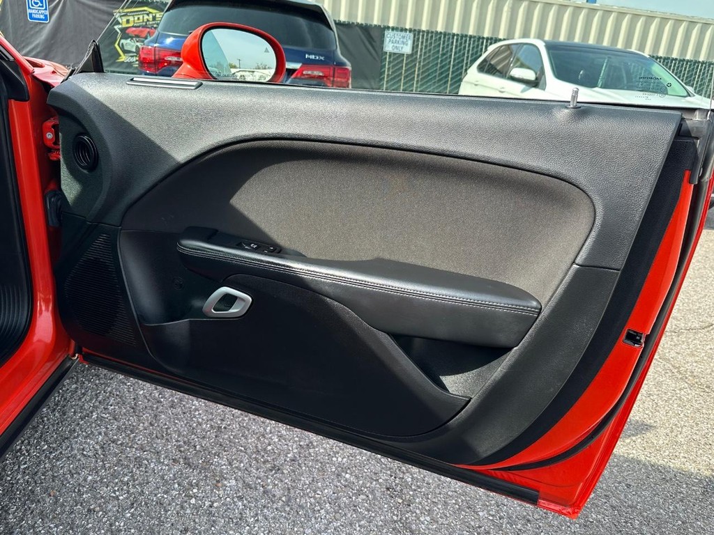 Dodge Challenger Vehicle Full-screen Gallery Image 20