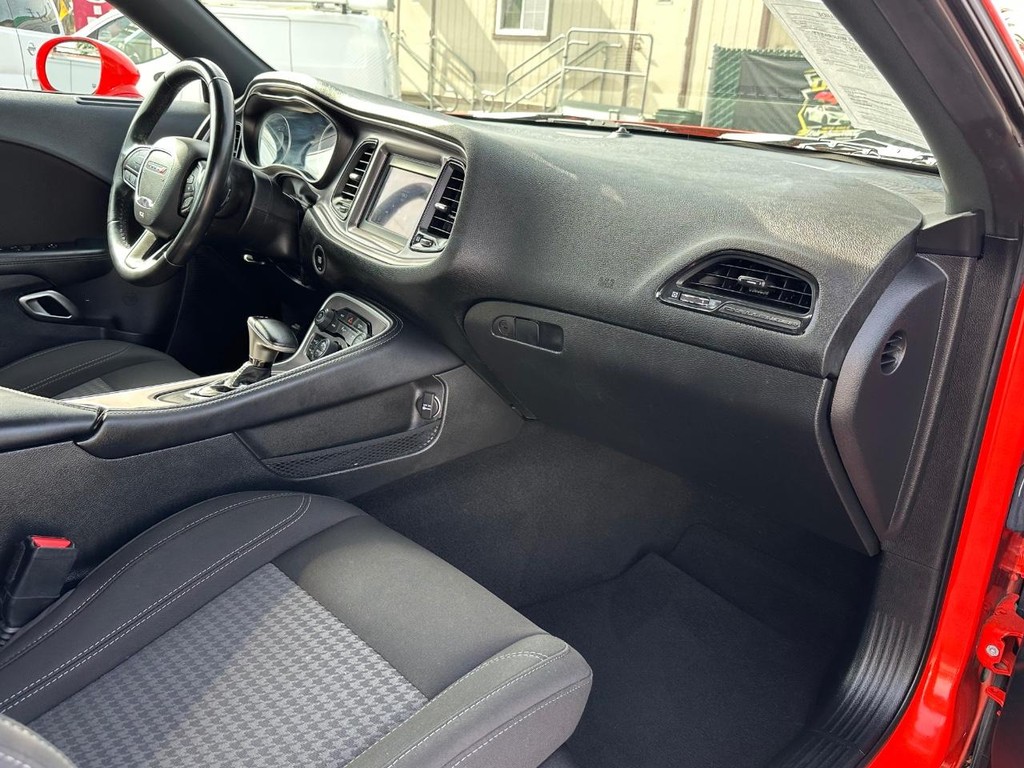 Dodge Challenger Vehicle Full-screen Gallery Image 21