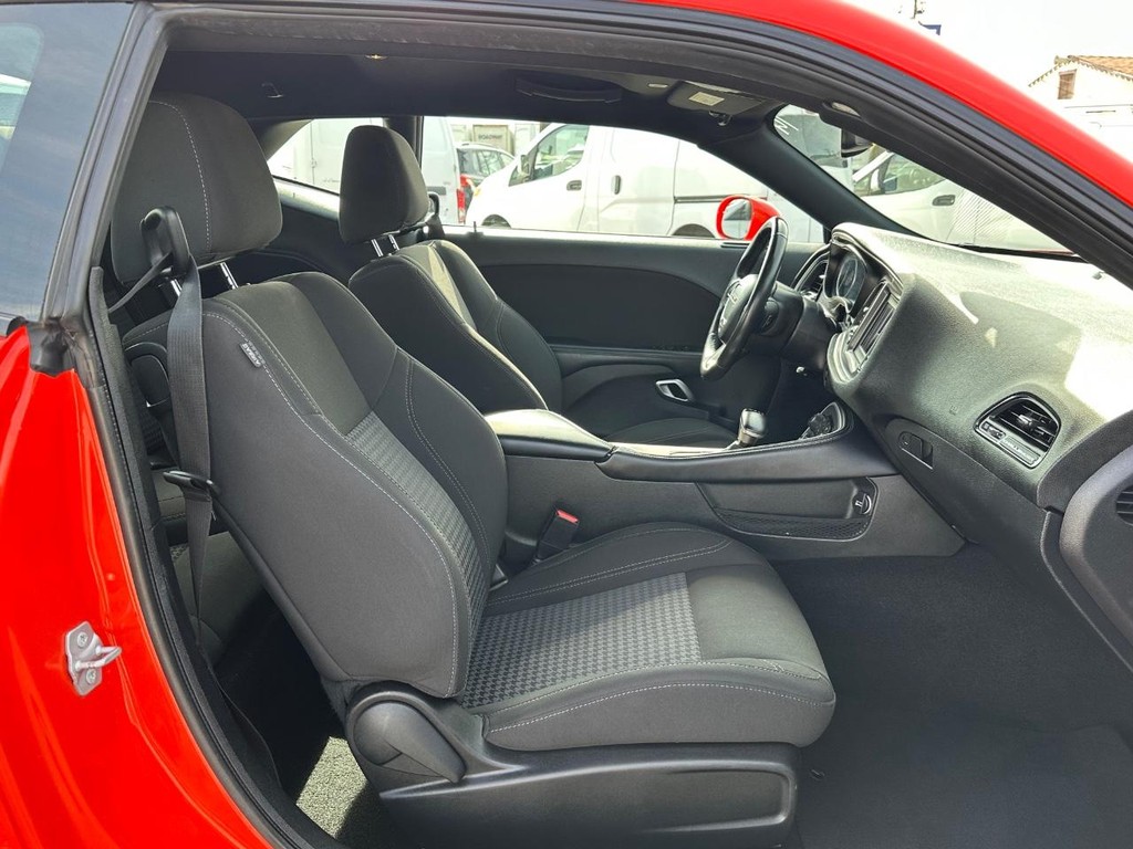 Dodge Challenger Vehicle Full-screen Gallery Image 22