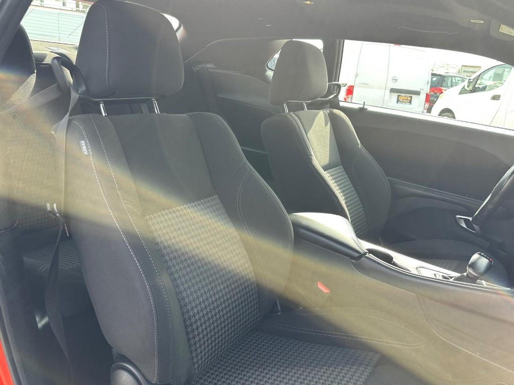 Dodge Challenger Vehicle Full-screen Gallery Image 23