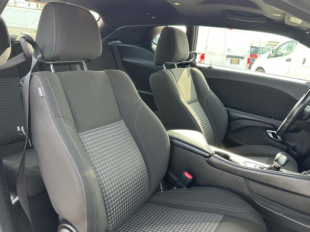 Dodge Challenger Vehicle Full-screen Gallery Image 24