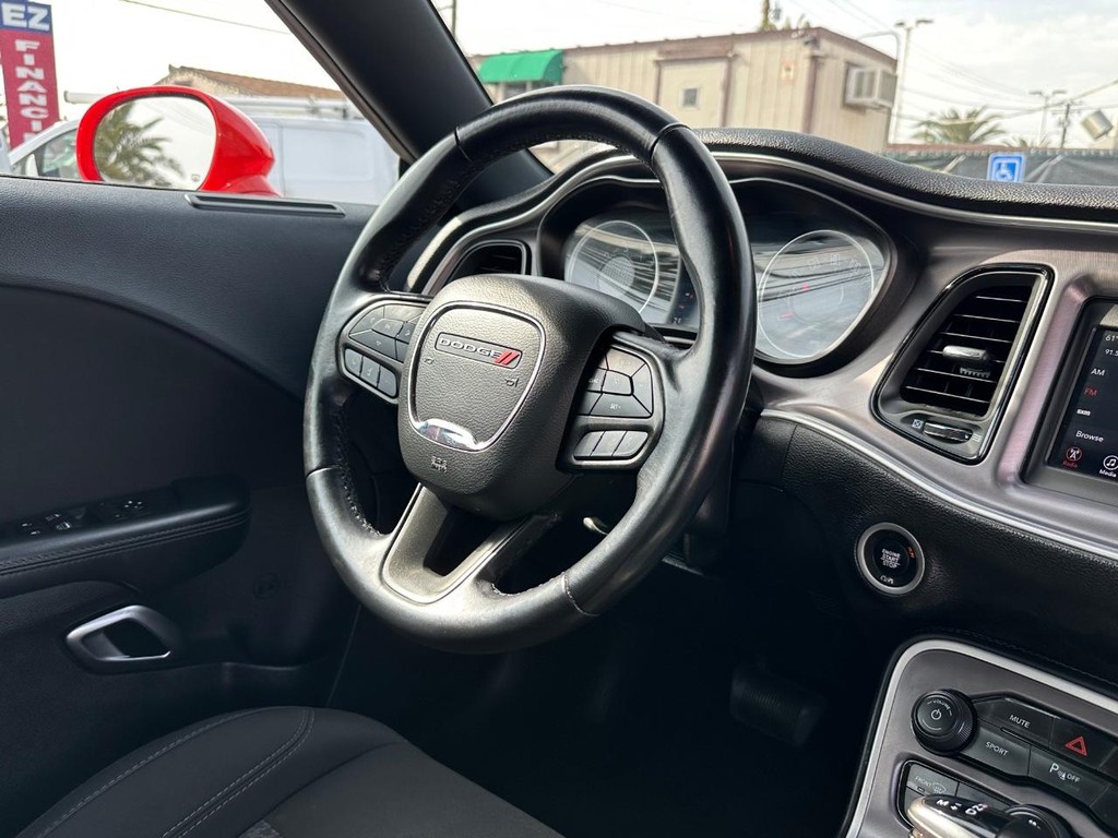 Dodge Challenger Vehicle Full-screen Gallery Image 26