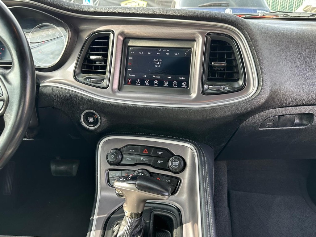 Dodge Challenger Vehicle Full-screen Gallery Image 27