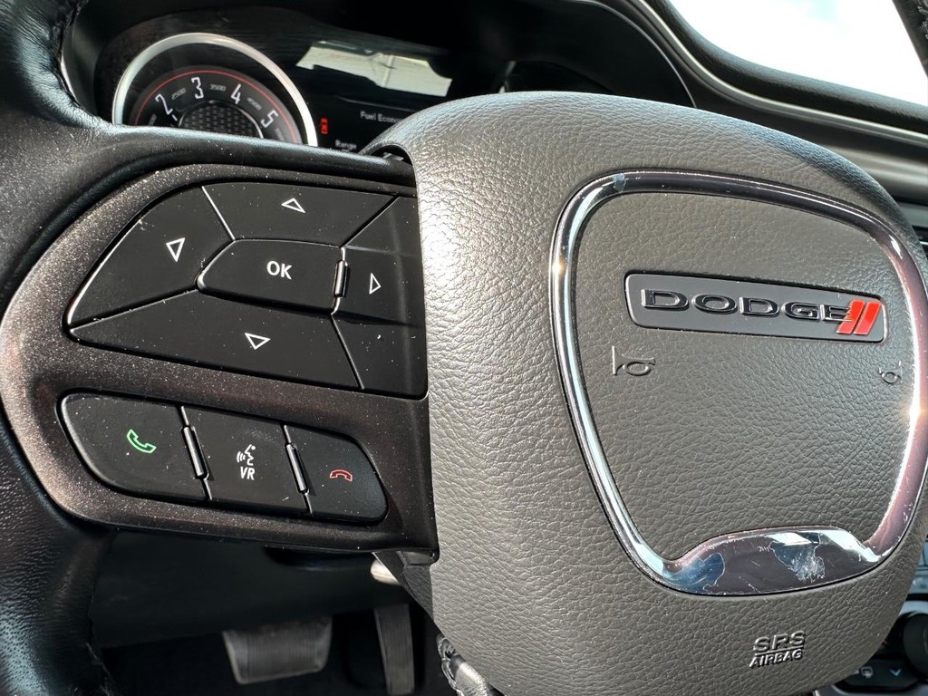 Dodge Challenger Vehicle Full-screen Gallery Image 31