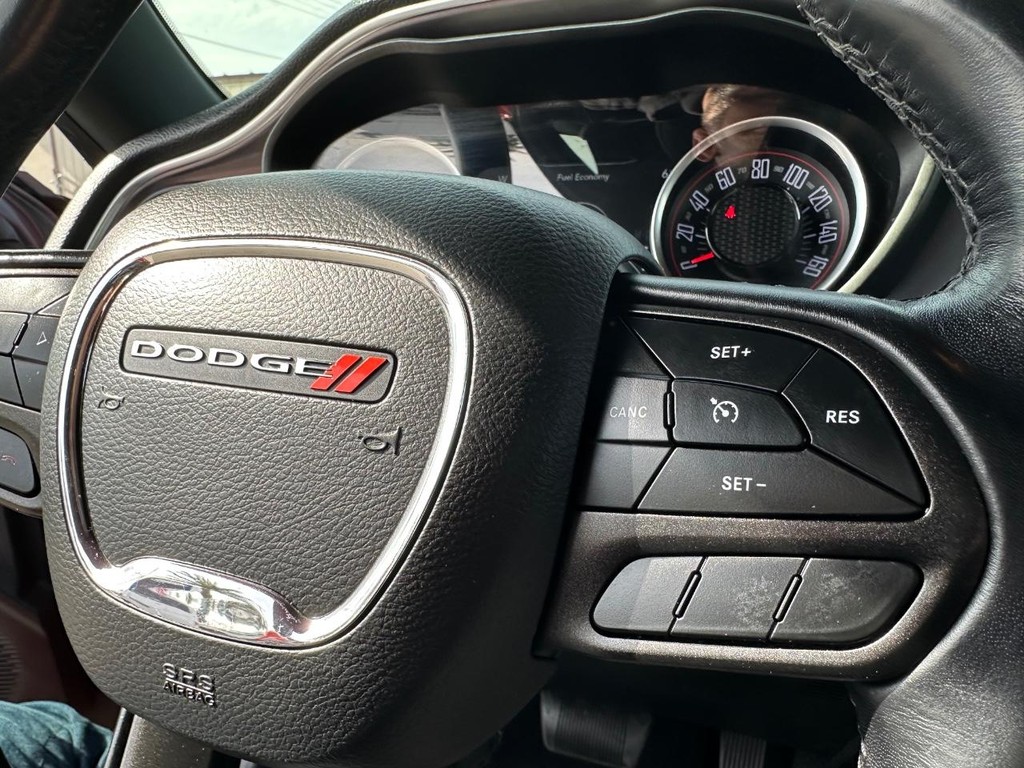 Dodge Challenger Vehicle Full-screen Gallery Image 32