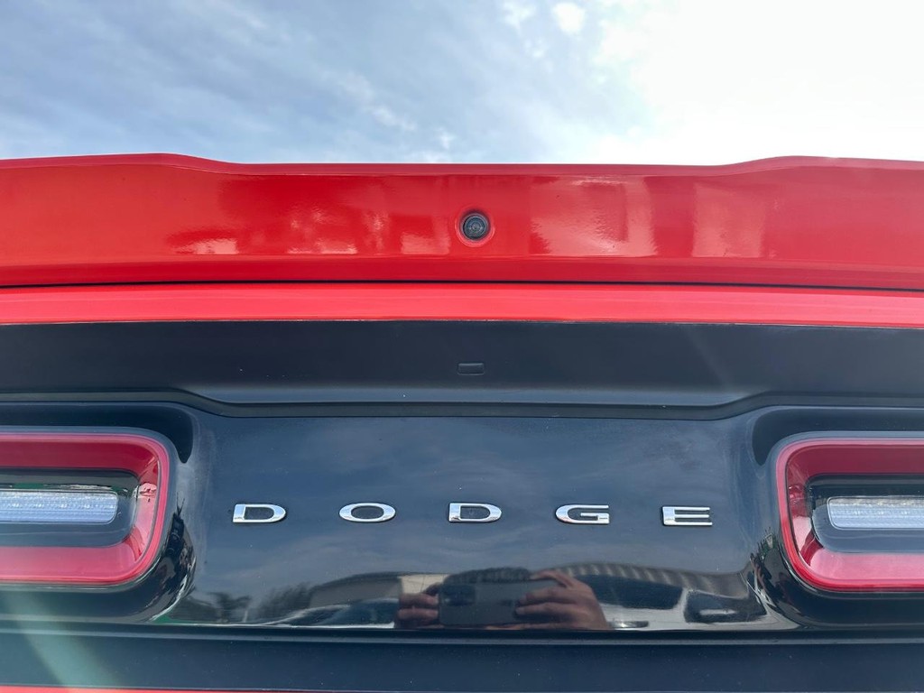 Dodge Challenger Vehicle Full-screen Gallery Image 36