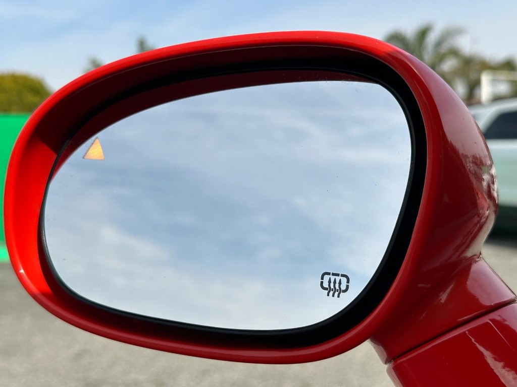 Dodge Challenger Vehicle Full-screen Gallery Image 37