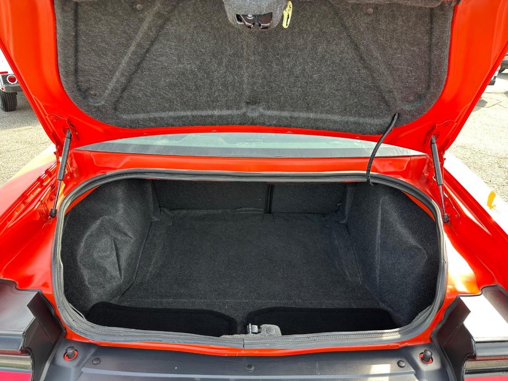 Dodge Challenger Vehicle Full-screen Gallery Image 38