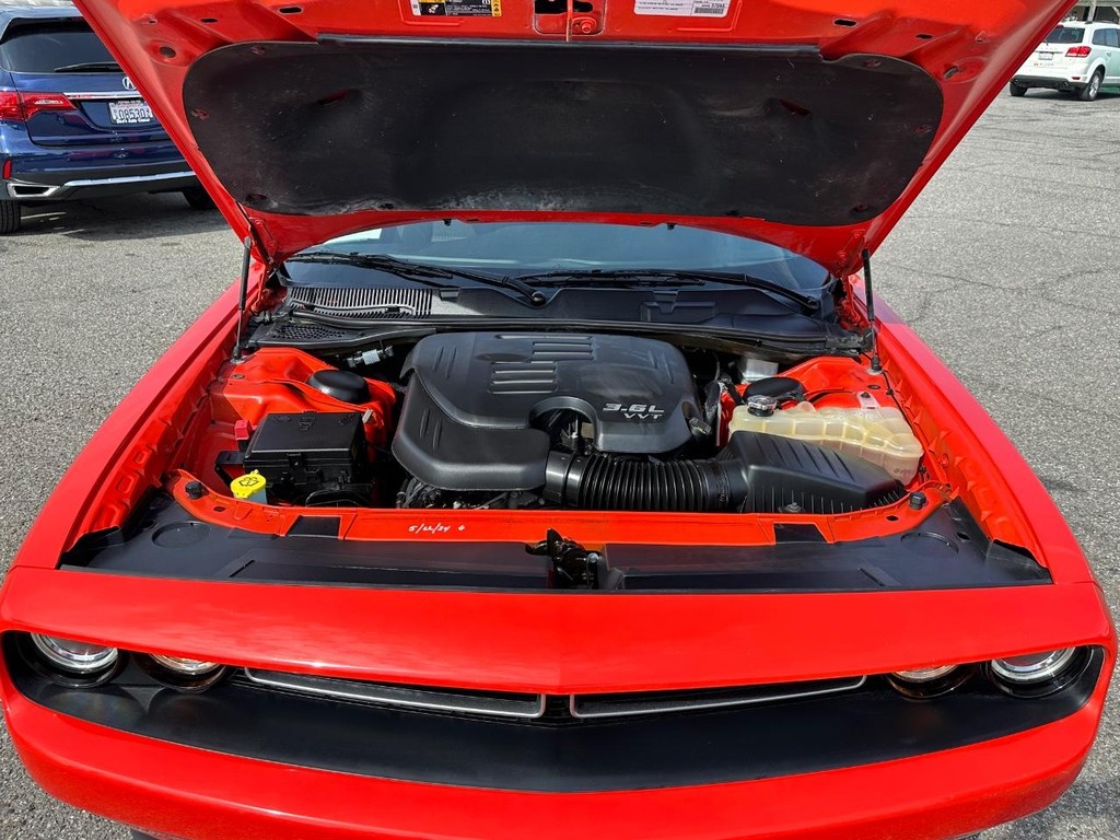 Dodge Challenger Vehicle Full-screen Gallery Image 40