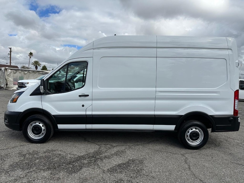 Ford Transit 250 Vehicle Full-screen Gallery Image 12