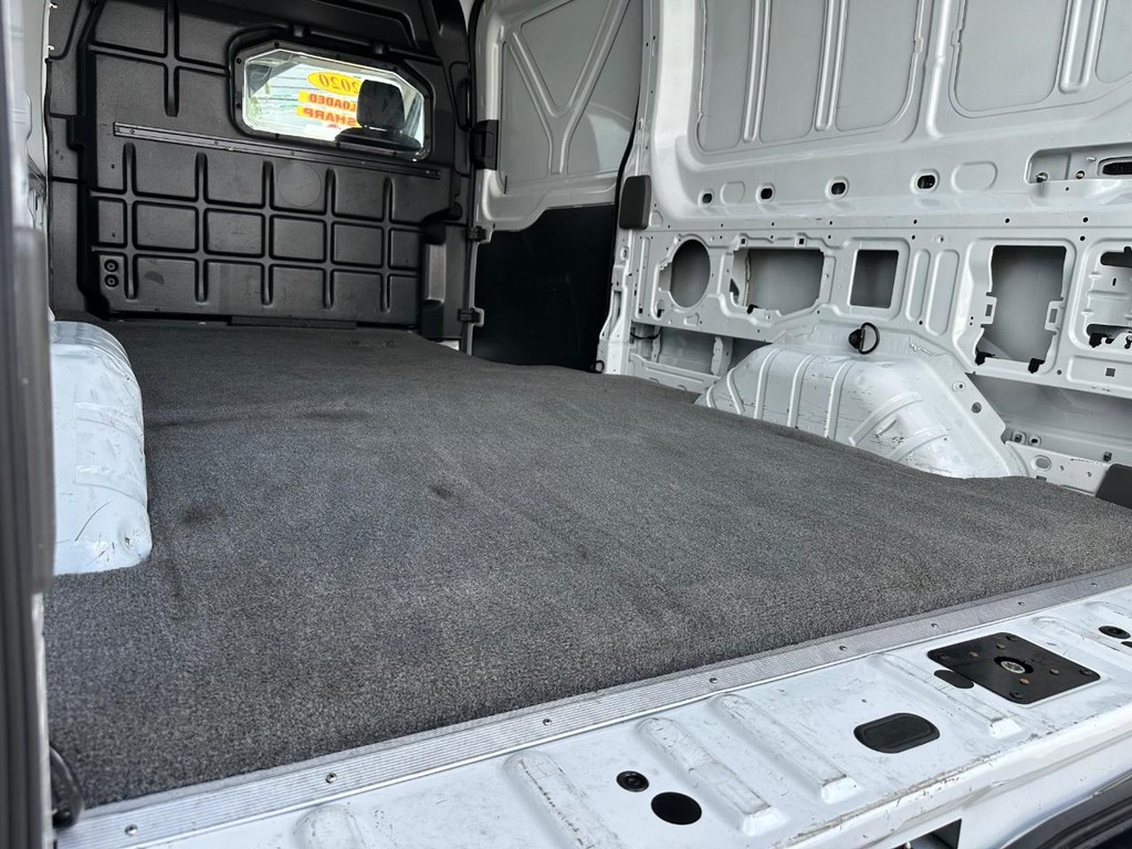 Ford Transit 250 Vehicle Full-screen Gallery Image 22