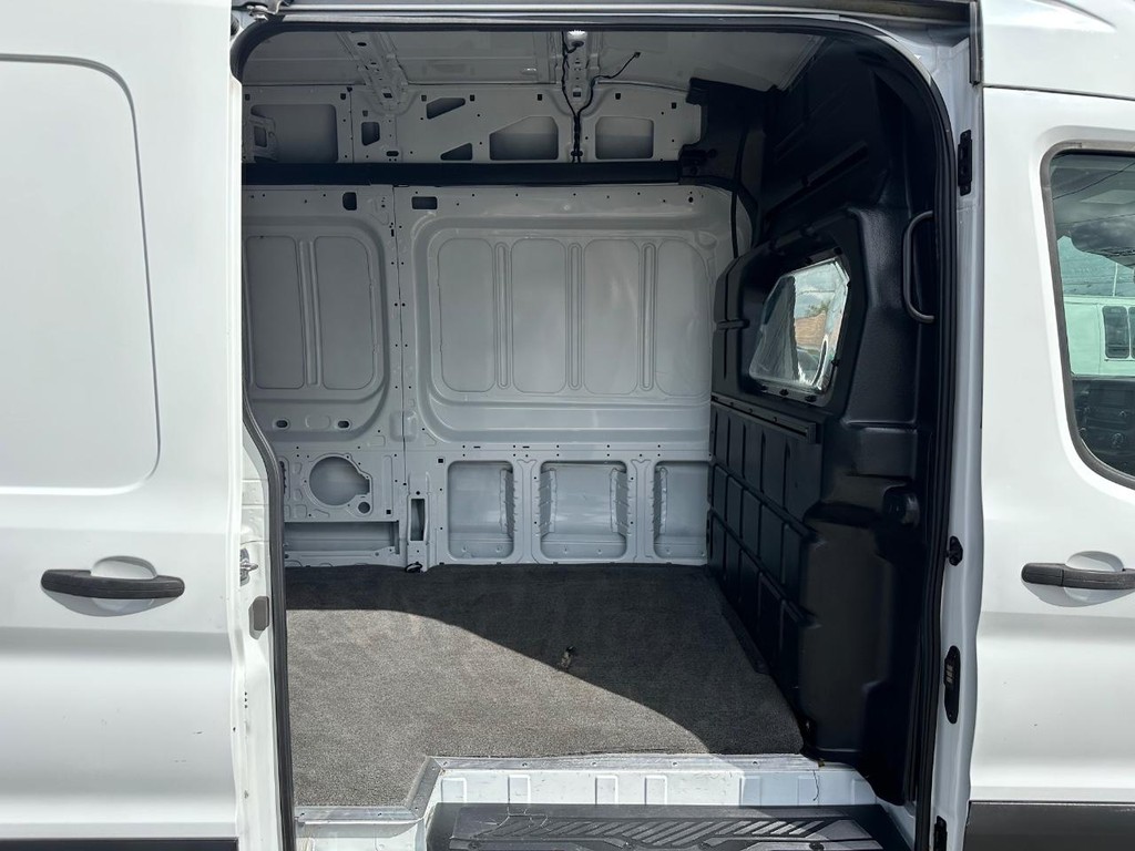 Ford Transit 250 Vehicle Full-screen Gallery Image 23