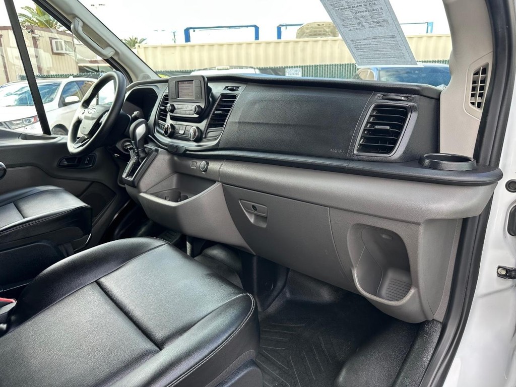 Ford Transit 250 Vehicle Full-screen Gallery Image 31