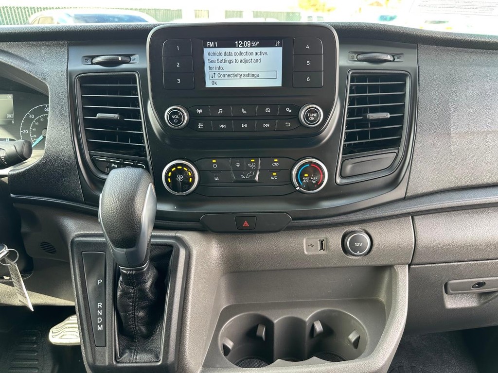 Ford Transit 250 Vehicle Full-screen Gallery Image 35