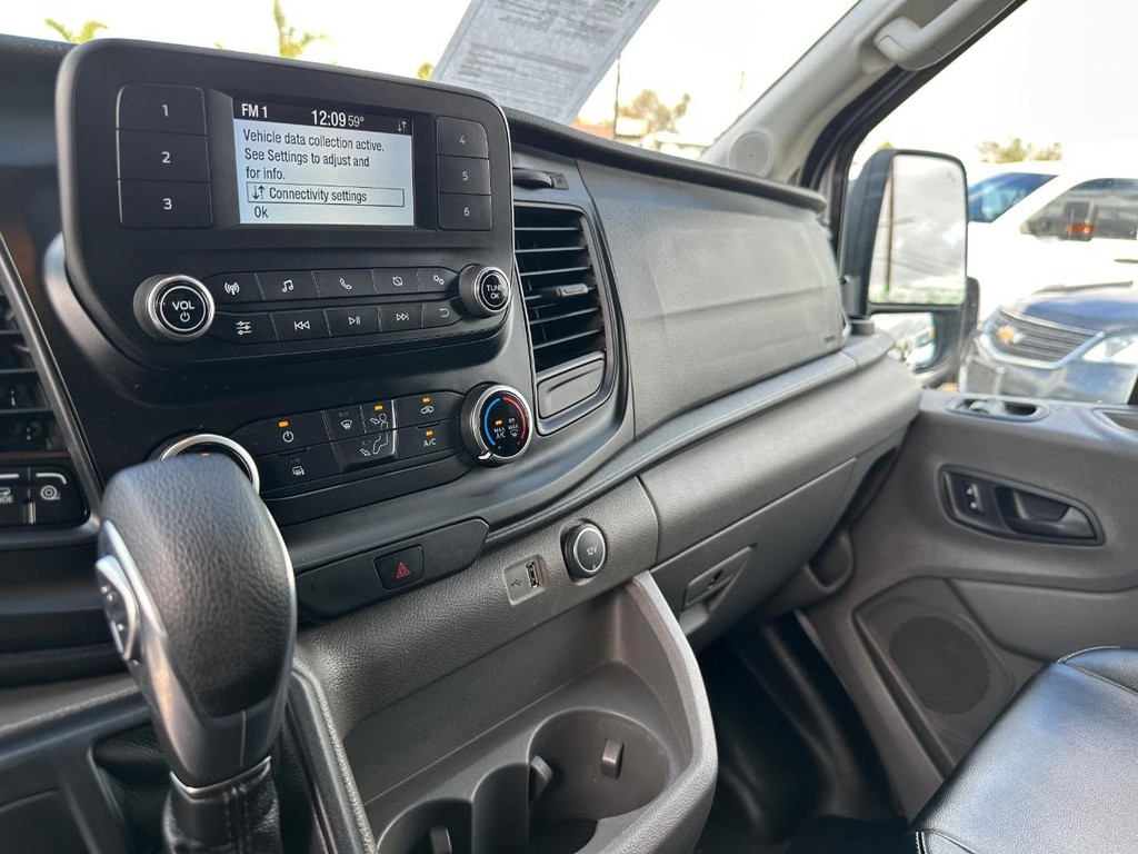 Ford Transit 250 Vehicle Full-screen Gallery Image 36