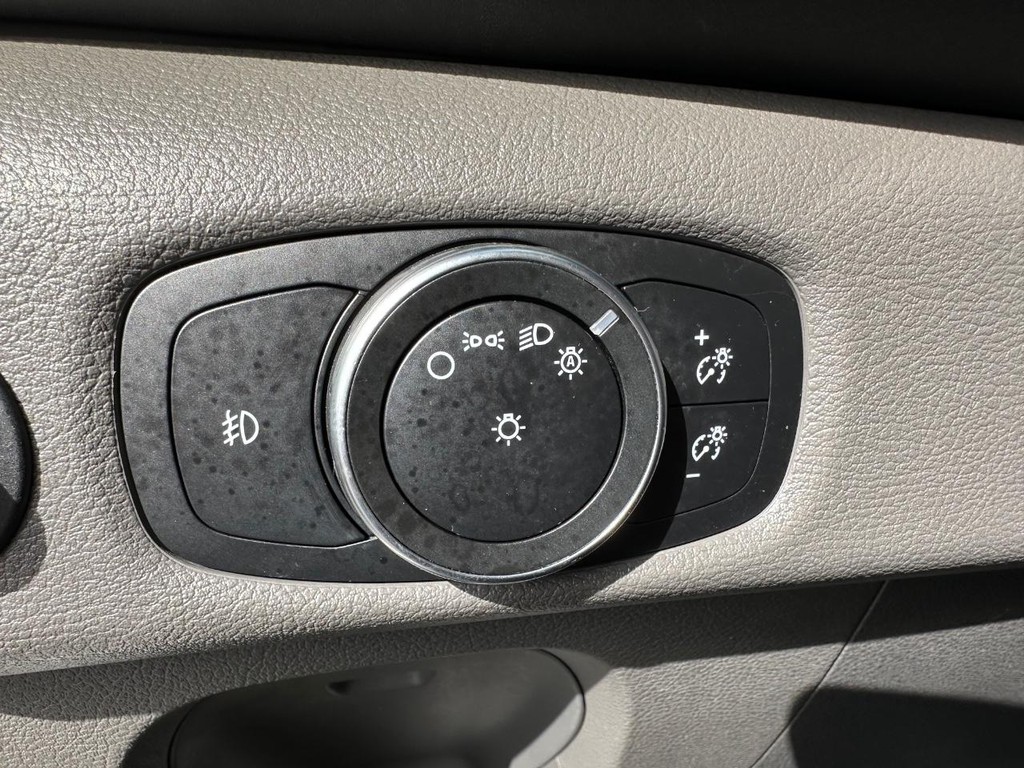 Ford Transit 250 Vehicle Full-screen Gallery Image 39