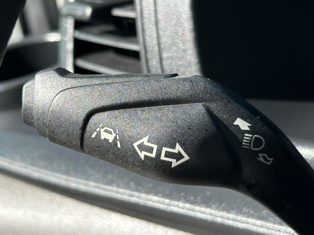 Ford Transit 250 Vehicle Full-screen Gallery Image 42