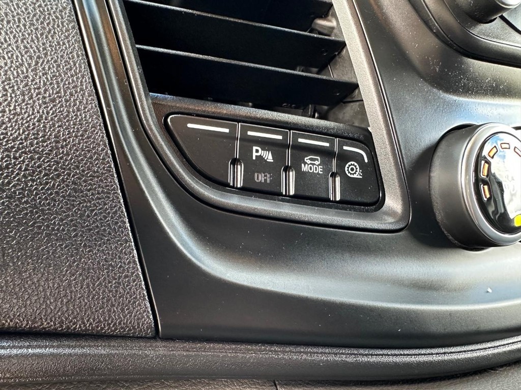 Ford Transit 250 Vehicle Full-screen Gallery Image 43