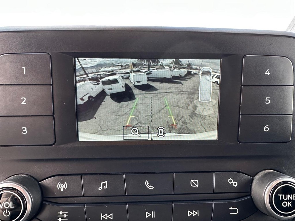 Ford Transit 250 Vehicle Full-screen Gallery Image 44