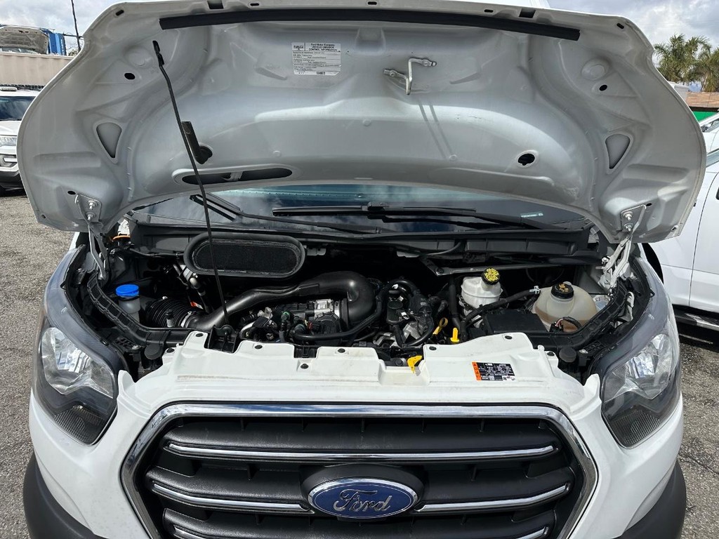 Ford Transit 250 Vehicle Full-screen Gallery Image 47