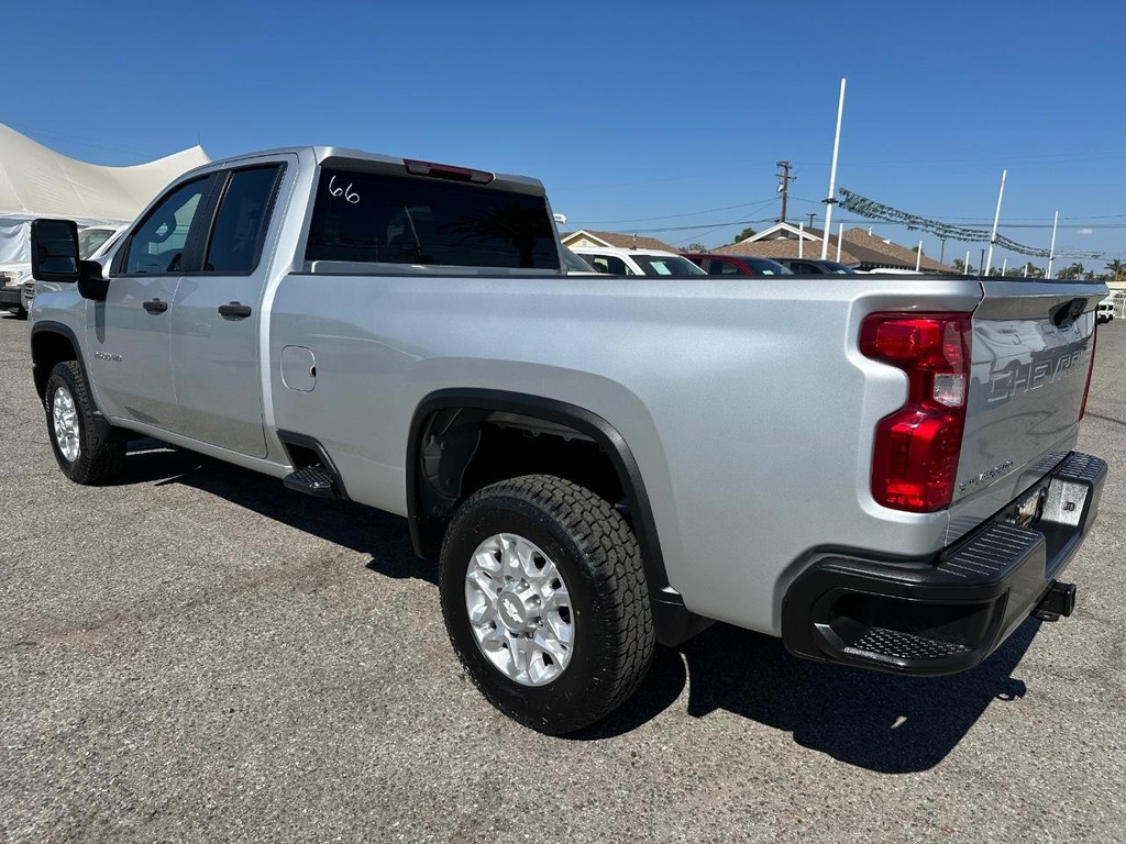 Chevrolet Silverado 2500HD Vehicle Full-screen Gallery Image 09