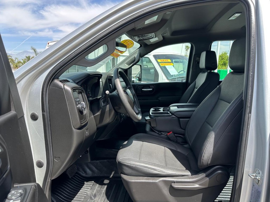 Chevrolet Silverado 2500HD Vehicle Full-screen Gallery Image 17