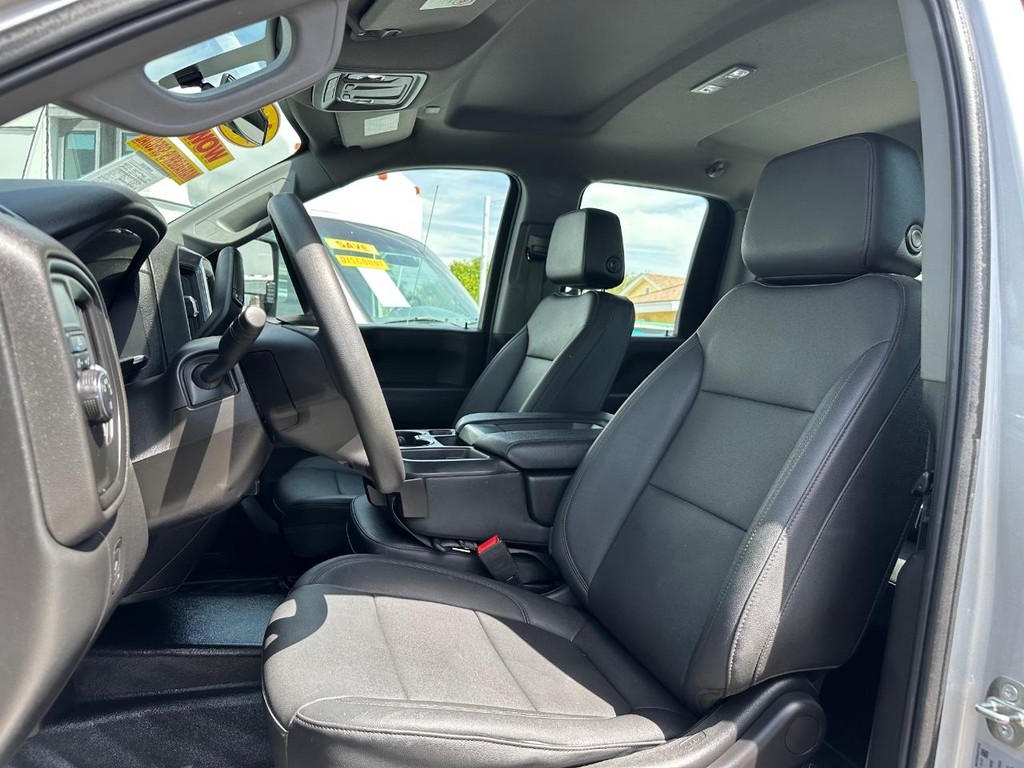 Chevrolet Silverado 2500HD Vehicle Full-screen Gallery Image 18