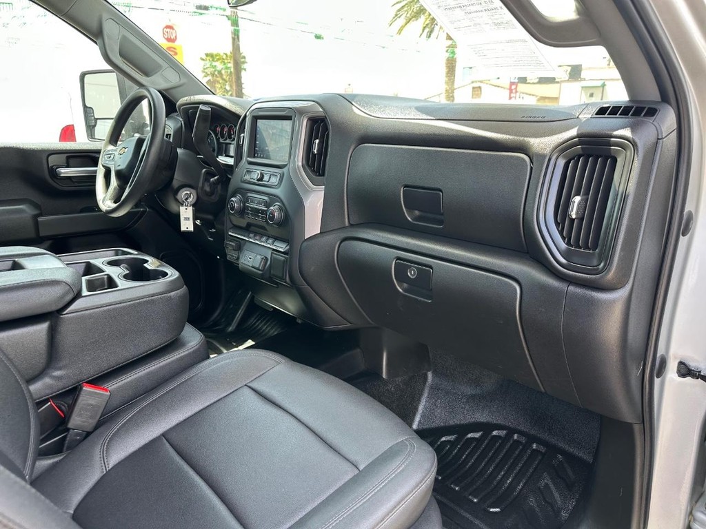 Chevrolet Silverado 2500HD Vehicle Full-screen Gallery Image 20