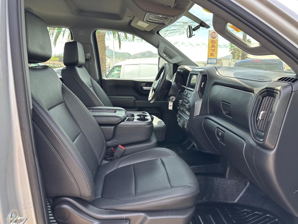 Chevrolet Silverado 2500HD Vehicle Full-screen Gallery Image 21