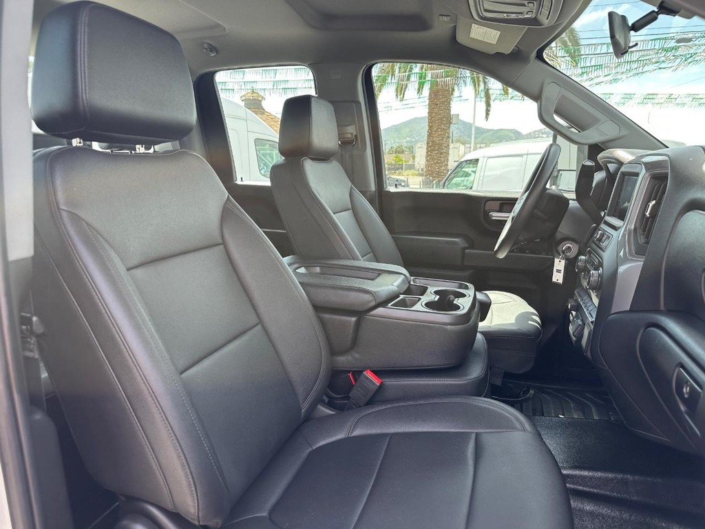 Chevrolet Silverado 2500HD Vehicle Full-screen Gallery Image 22