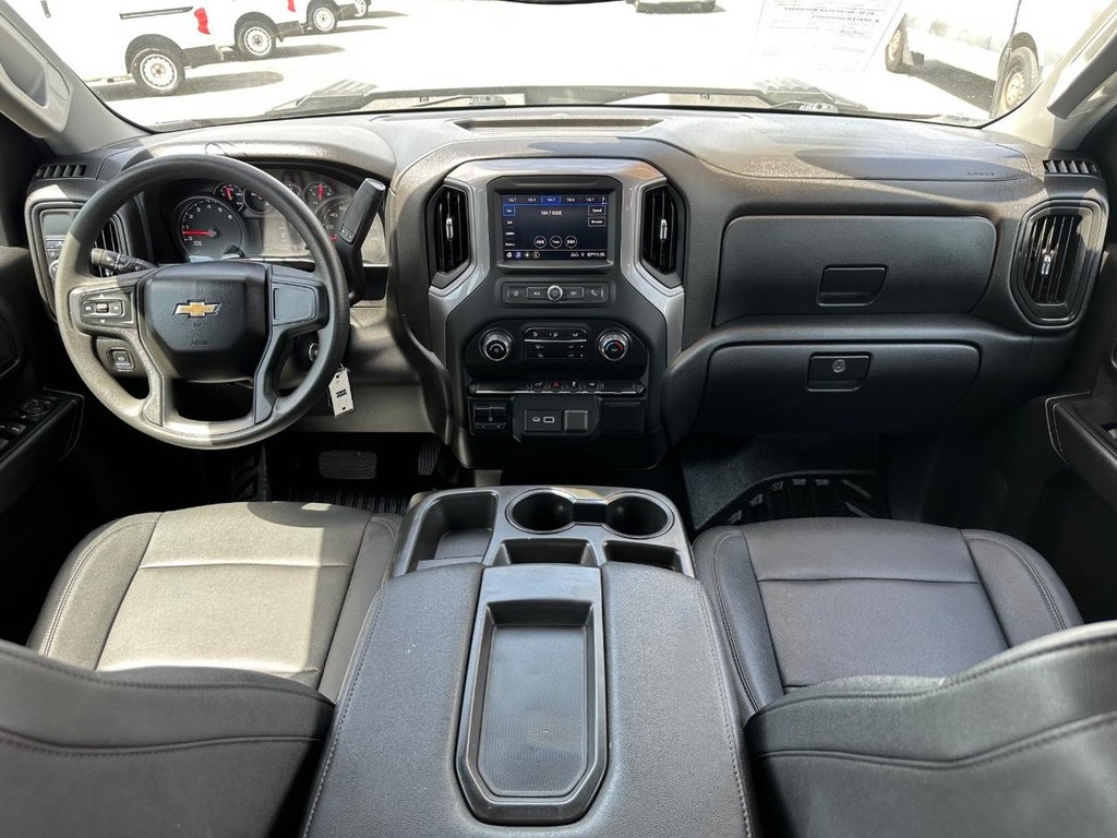 Chevrolet Silverado 2500HD Vehicle Full-screen Gallery Image 23