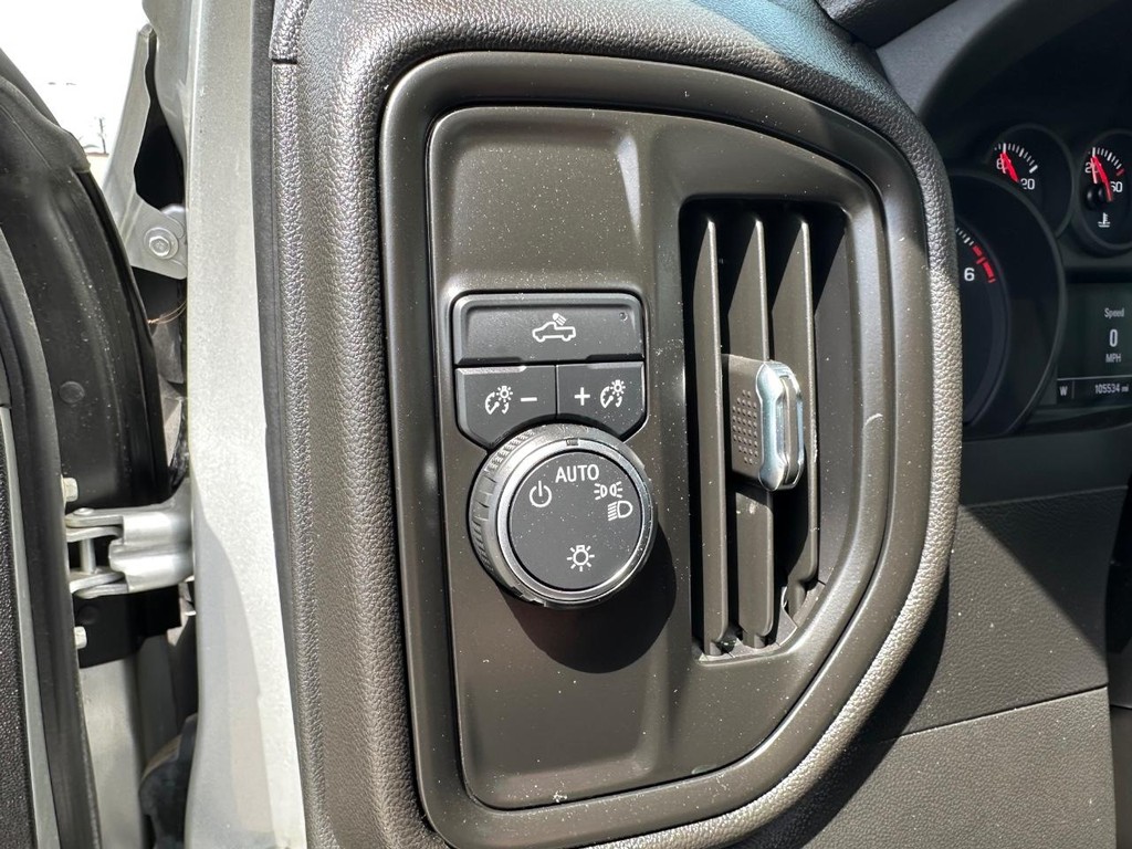 Chevrolet Silverado 2500HD Vehicle Full-screen Gallery Image 34