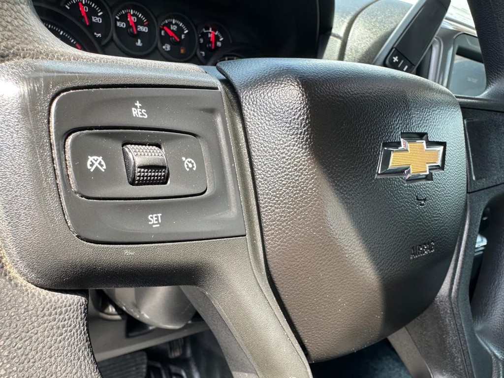 Chevrolet Silverado 2500HD Vehicle Full-screen Gallery Image 36