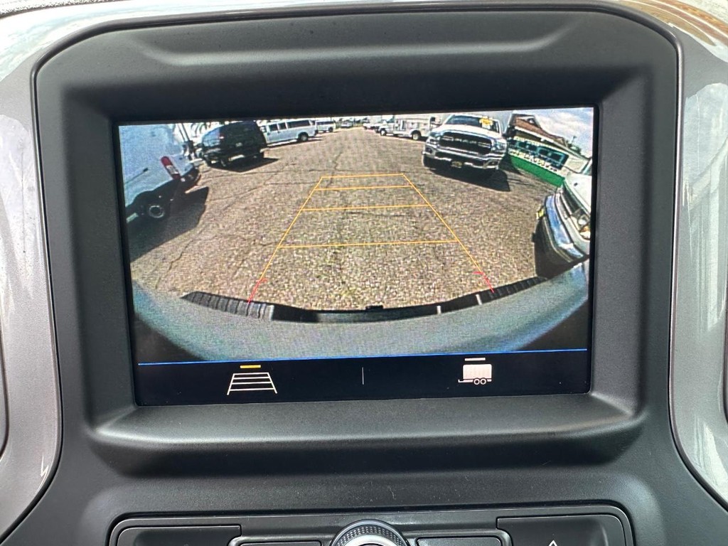 Chevrolet Silverado 2500HD Vehicle Full-screen Gallery Image 39