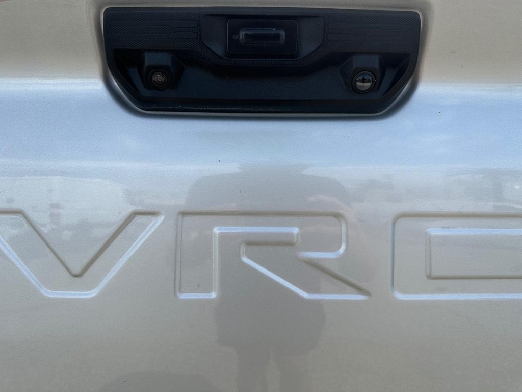 Chevrolet Silverado 2500HD Vehicle Full-screen Gallery Image 40