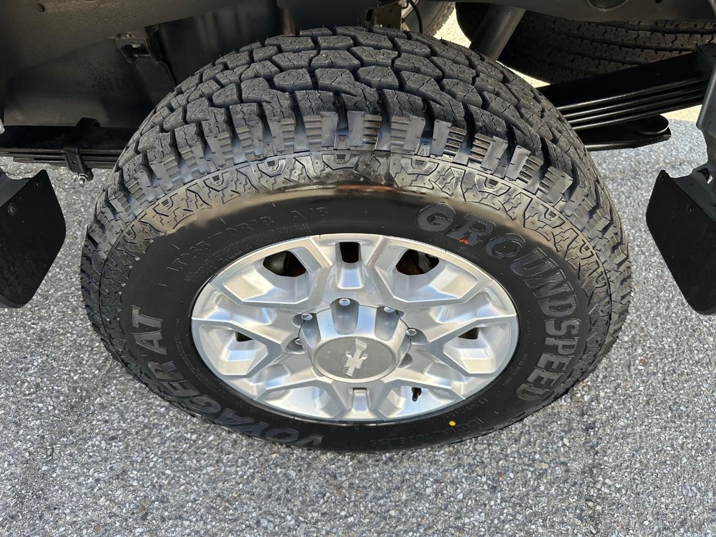 Chevrolet Silverado 2500HD Vehicle Full-screen Gallery Image 43