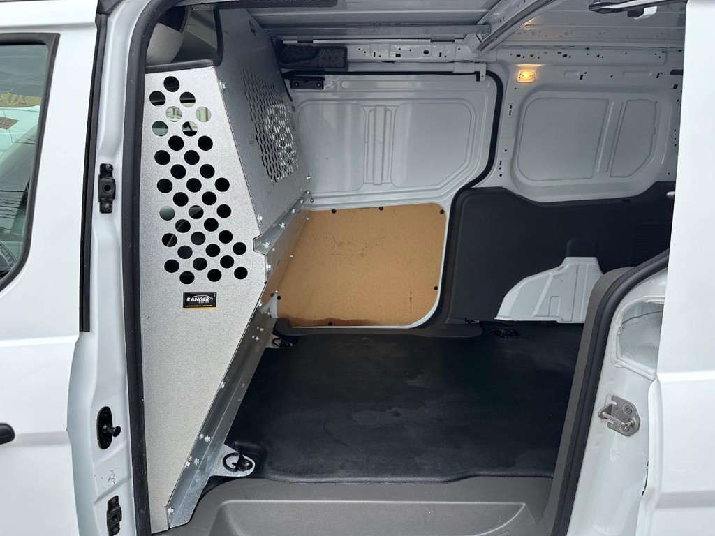 Ford Transit Connect Vehicle Full-screen Gallery Image 21