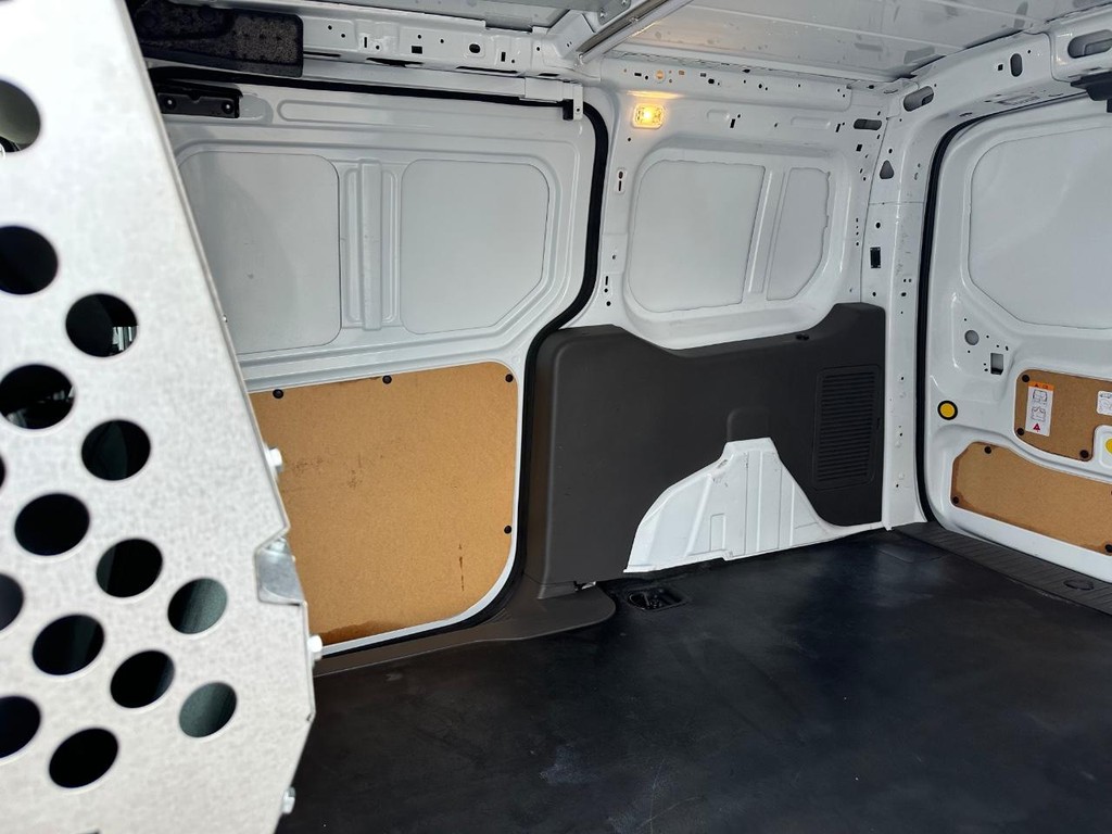 Ford Transit Connect Vehicle Full-screen Gallery Image 23
