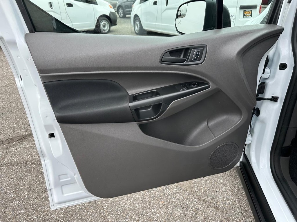 Ford Transit Connect Vehicle Full-screen Gallery Image 24