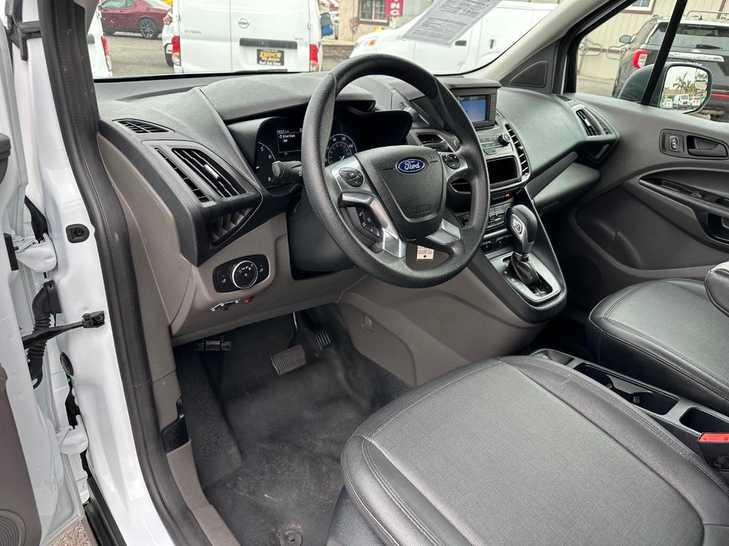 Ford Transit Connect Vehicle Full-screen Gallery Image 25