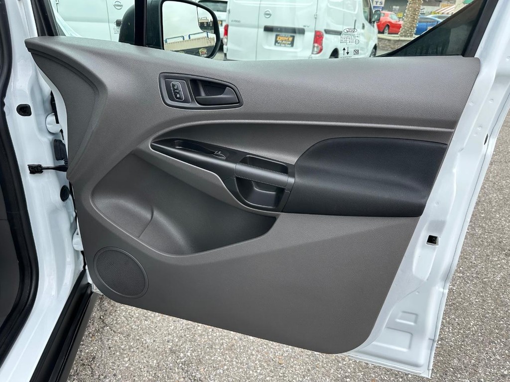 Ford Transit Connect Vehicle Full-screen Gallery Image 28