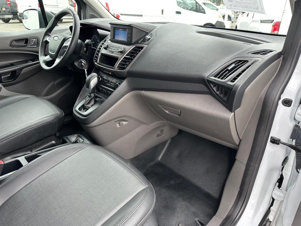 Ford Transit Connect Vehicle Full-screen Gallery Image 29