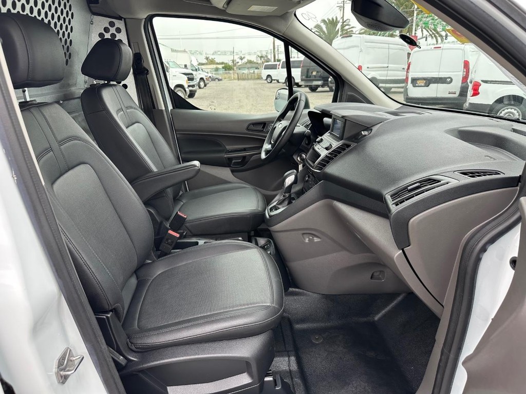 Ford Transit Connect Vehicle Full-screen Gallery Image 30