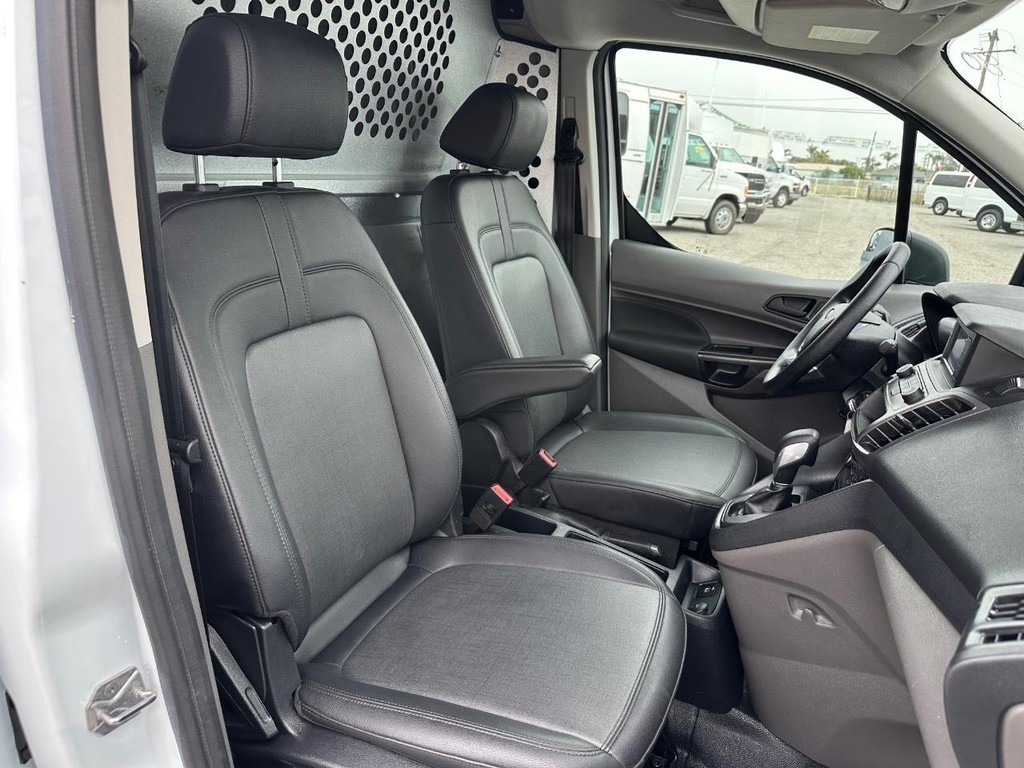 Ford Transit Connect Vehicle Full-screen Gallery Image 31
