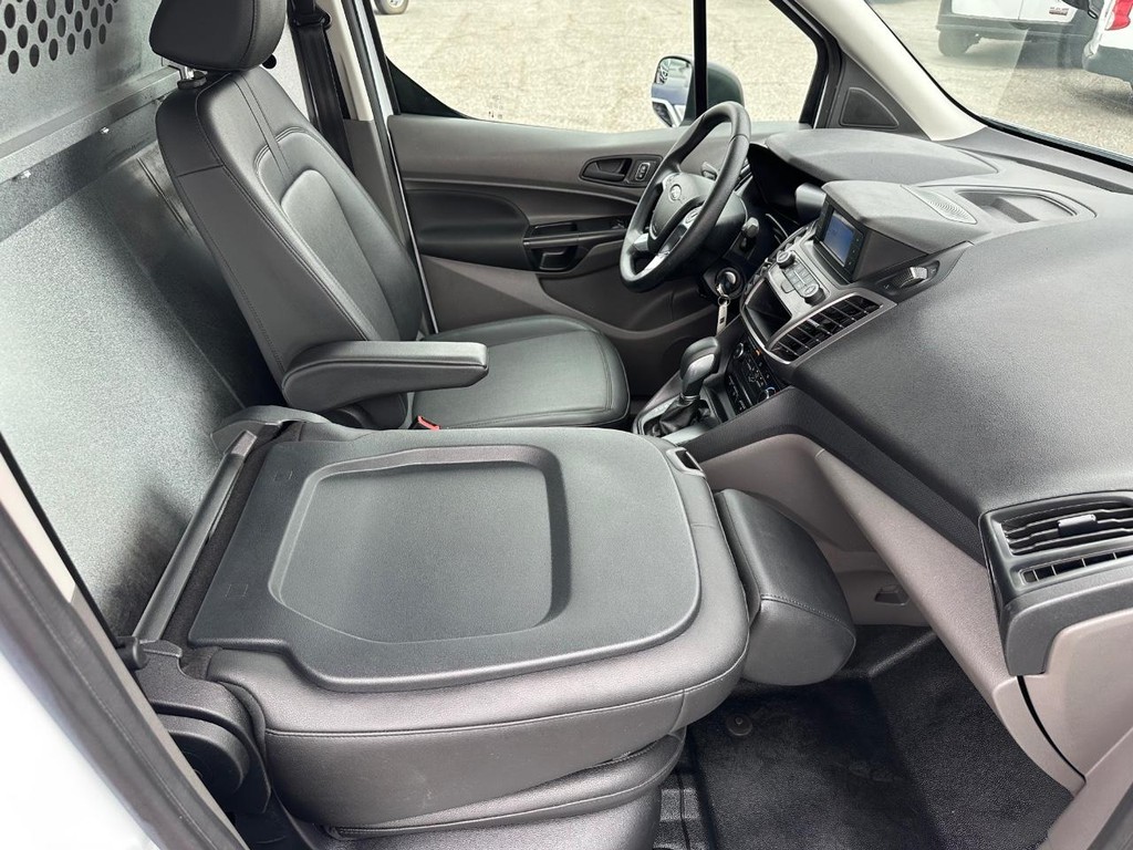 Ford Transit Connect Vehicle Full-screen Gallery Image 32