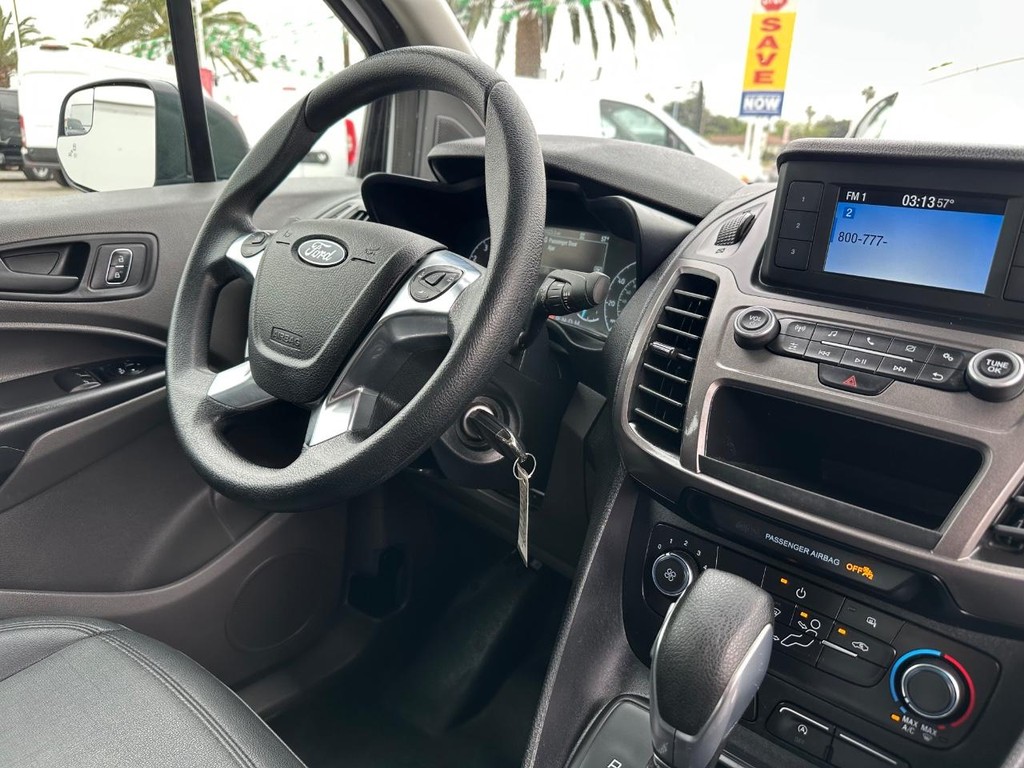 Ford Transit Connect Vehicle Full-screen Gallery Image 33