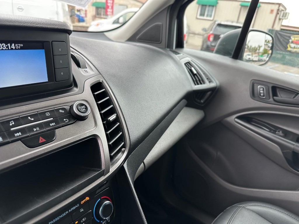 Ford Transit Connect Vehicle Full-screen Gallery Image 35