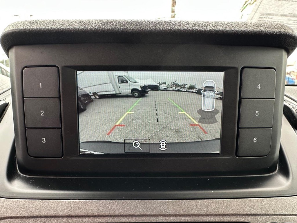 Ford Transit Connect Vehicle Full-screen Gallery Image 40