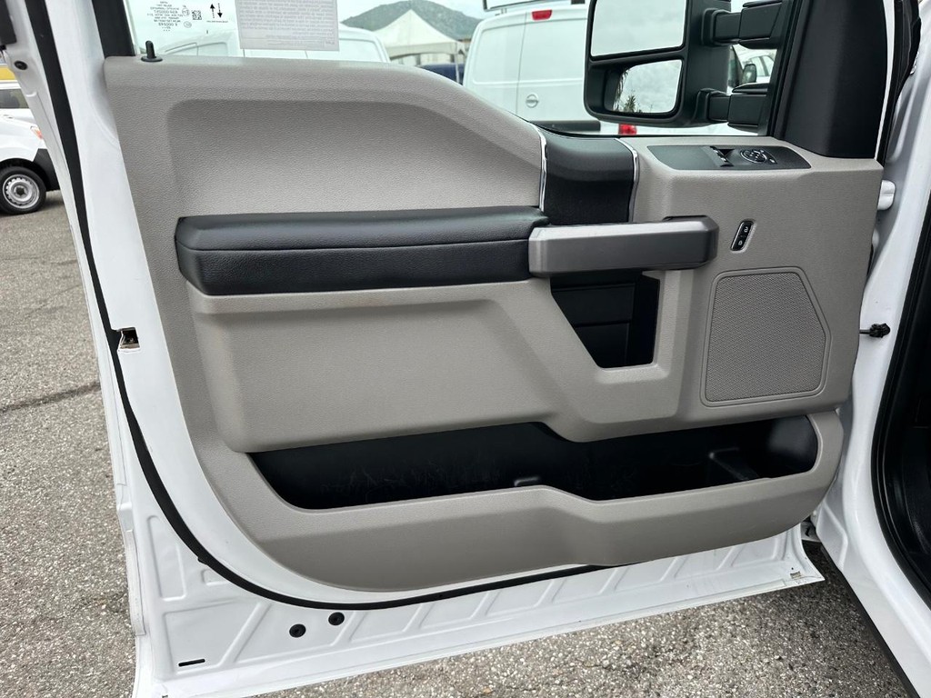 Ford F-250 Vehicle Full-screen Gallery Image 15